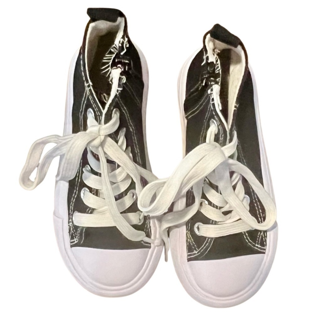 High-Top Canvas Sneakers with White Accents - Picture 8 of 8